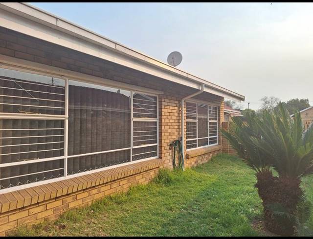 2 BEDROOM TOWNHOUSE FOR SALE IN STRUBENVALE
